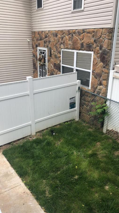 Cozzy Room With Private Entrance And Drive Way New York Exteriör bild